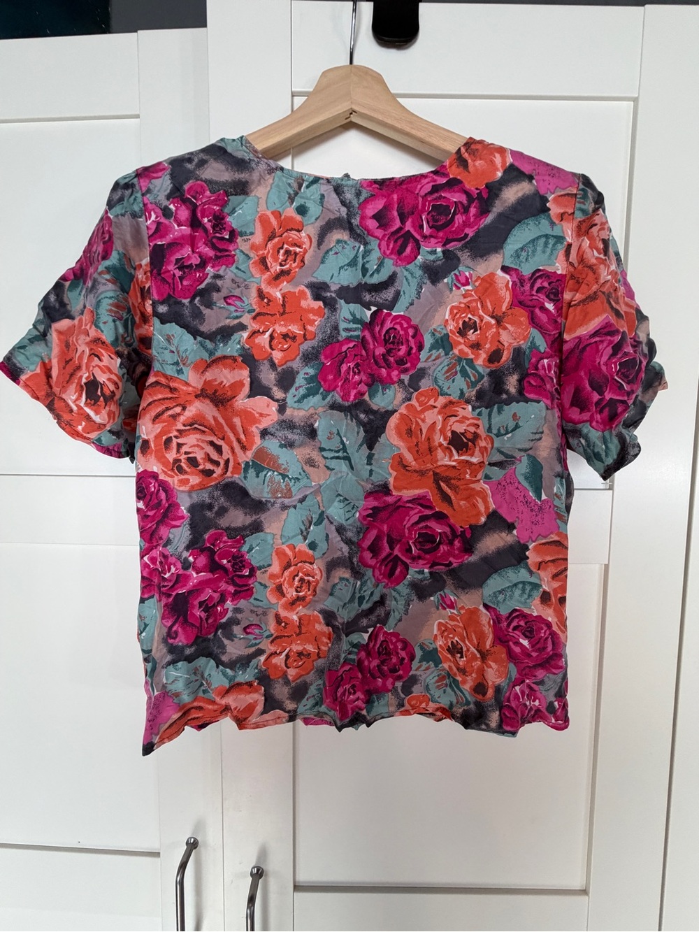 Floral Short Sleeve Women's Tee in Coral & Fuchsia B12